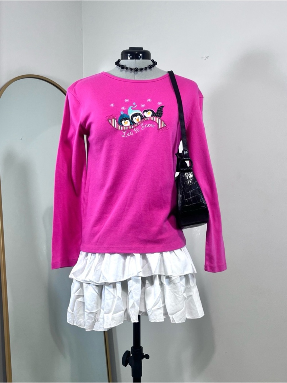 Vintage 90s Pink Women’s Long Sleeve Holiday Penguin Graphic Top